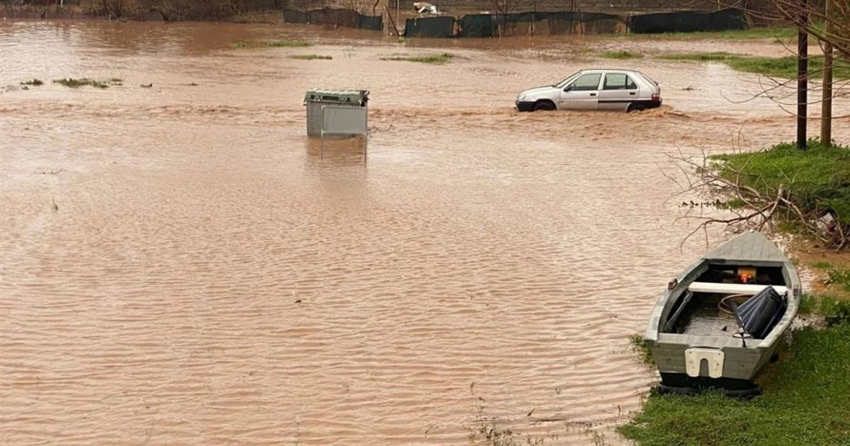 ΣΟΚ – «Πνίγηκε» πασίγνωστη πόλη της Ελλάδας: Κλείσανε σχολεία, απεγκλωβισμοί μαθητών, έσπασαν σιδηροδρομική γραμμή για να μην βουλιάξει οικισμός