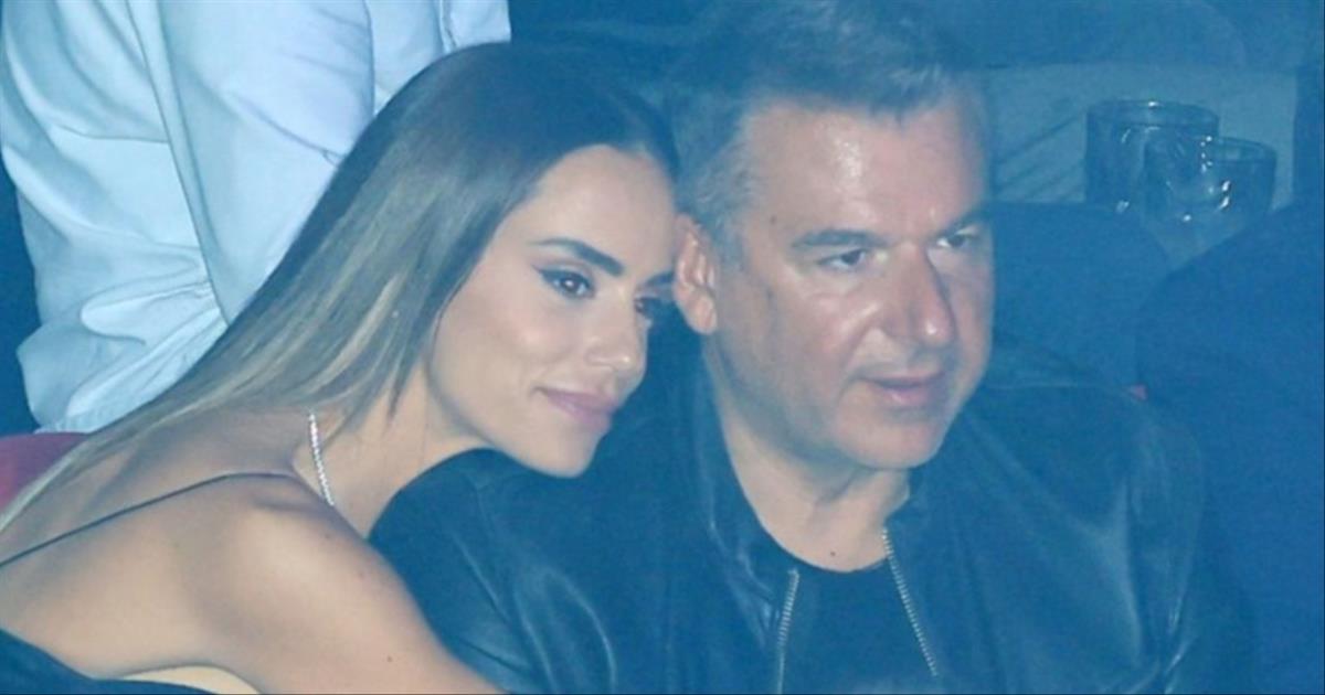 Τρισευτυχισμένη στο πλευρό του Λιάγκα η Μαρία Αντωνά: Εμφανίστηκαν στα μπουζούκια και της έκανε έκπληξη μπροστά σε όλο το μαγαζί