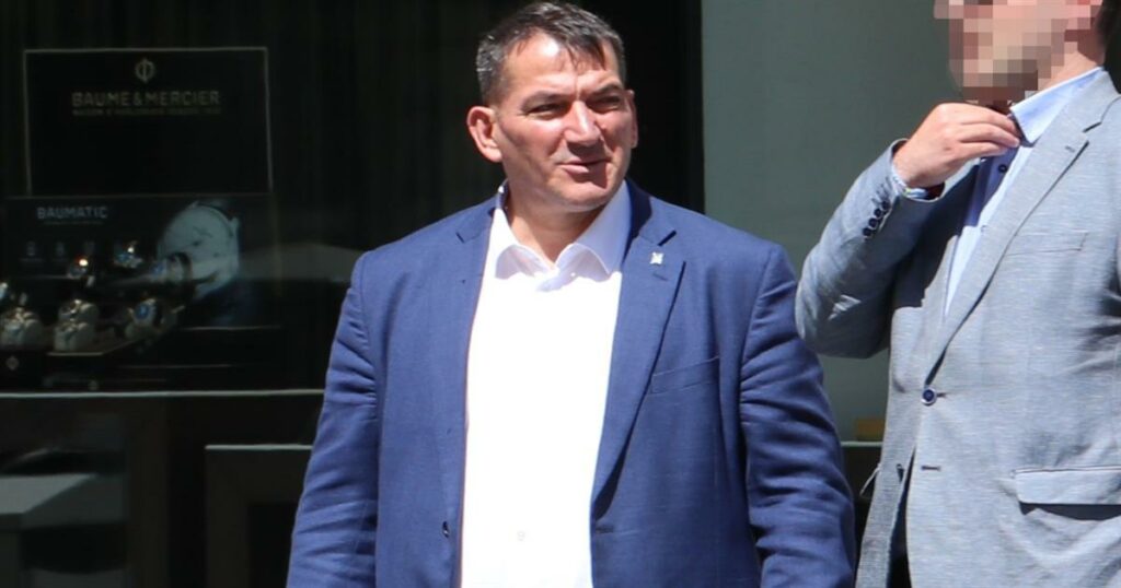 Πύρρος Δήμας για τον τόπο καταγωγής του, τη Χειμάρρα: «Τα χωριά είναι μαραζωμένα, βλέπεις έναν παππού και μία γιαγιά»
