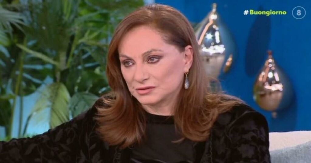 Φιλαρέτη Κομνηνού: «Μια φορά έδωσα το τηλέφωνό μου σε θαυμάστρια και από εκεί ξεκίνησε ένα βάσανο»