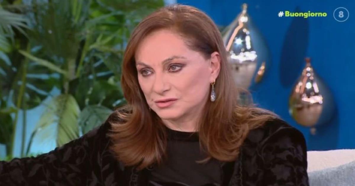 Φιλαρέτη Κομνηνού: «Μια φορά έδωσα το τηλέφωνό μου σε θαυμάστρια και από εκεί ξεκίνησε ένα βάσανο»