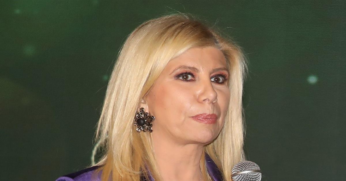 Ζήνα Κουτσελίνη: «Έχω αφαιρέσει στήθος γιατί ήταν πιο μπαμπάτσικο, πρώτα με κοιτούσαν εκεί και μετά στα μάτια»