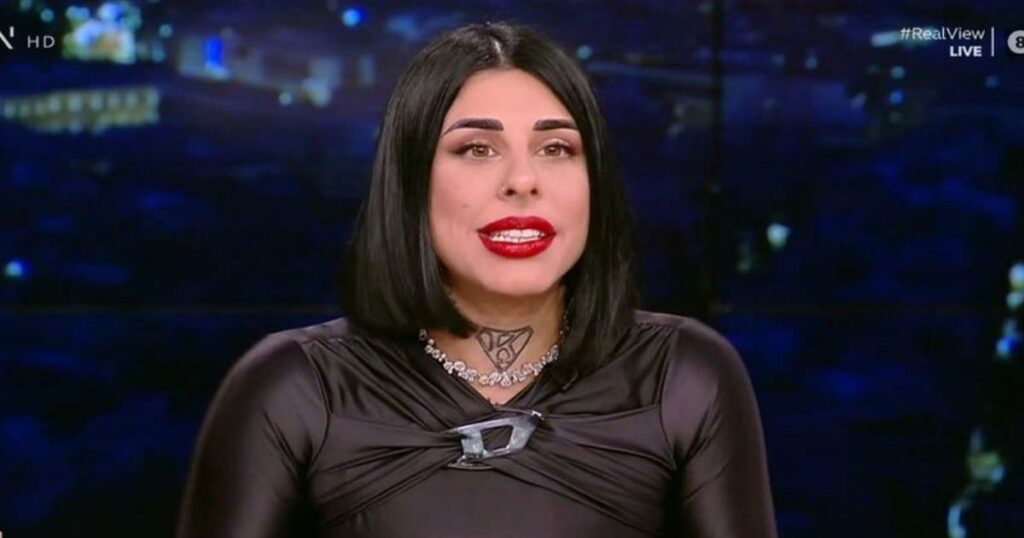Super Κική: «Οι γονείς μου πρέπει να μου ζητήσουν συγγνώμη! Γιατί να φταίει το παιδί για τις μ@λ@κίες που κάνεις;»
