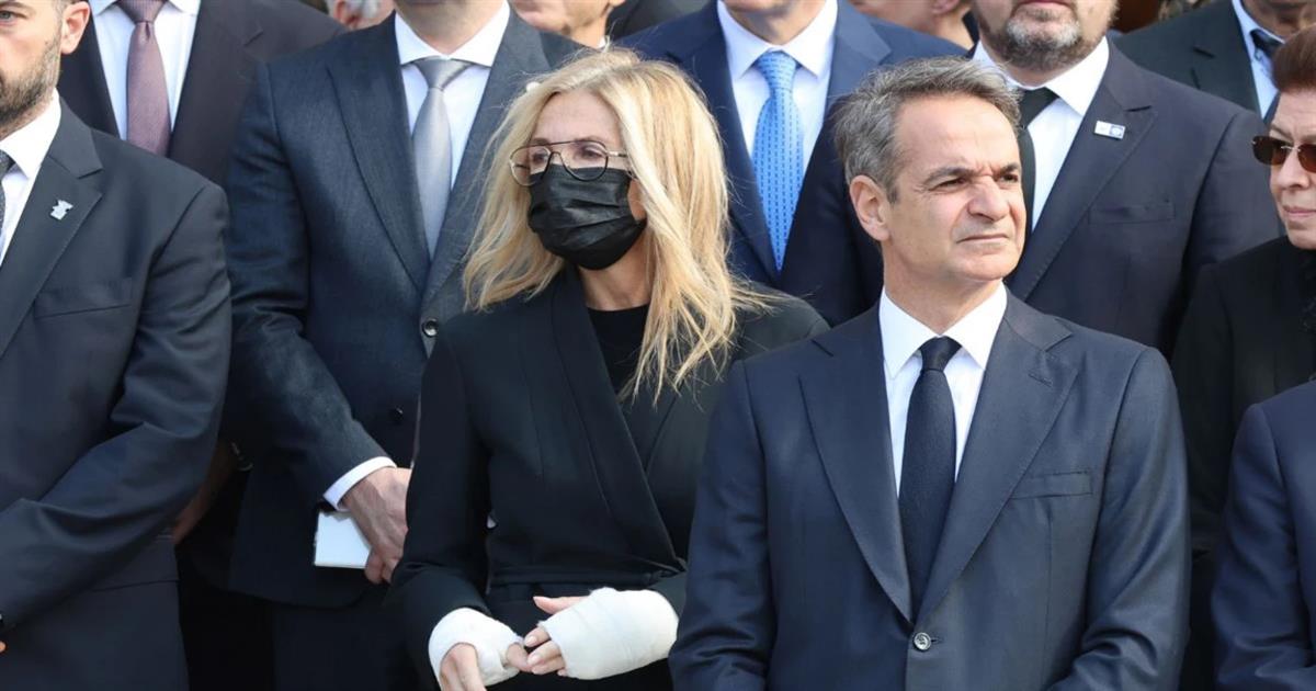 Χαμός στην Μητρόπολη Αθηνών με την εμφάνιση της Μαρέβα Μητσοτάκη – Εμφανίστηκε έτσι στην κηδεία της Αρβελέρ και όλοι σχολίασαν το ίδιο