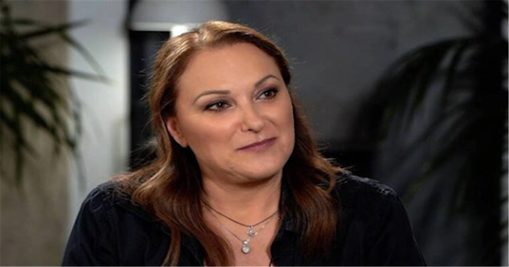 Βίκτωρας Κωνσταντάκης: Κλώνος της μαμάς του Ρένιας Λουιζίδου ο 25χρονος!