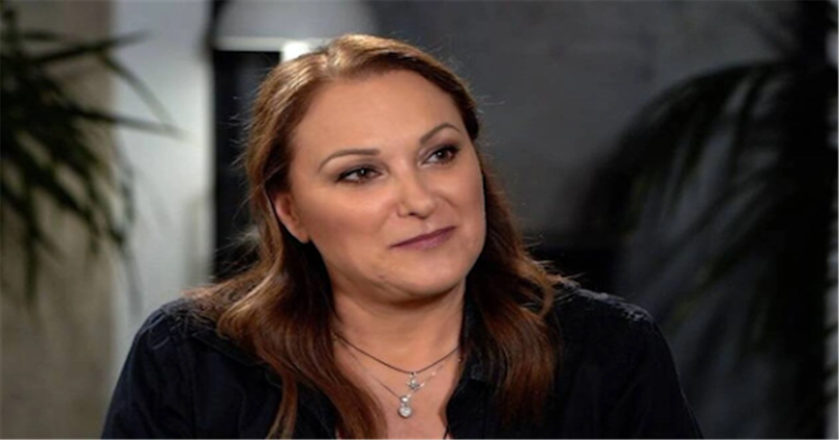 Βίκτωρας Κωνσταντάκης: Κλώνος της μαμάς του Ρένιας Λουιζίδου ο 25χρονος!
