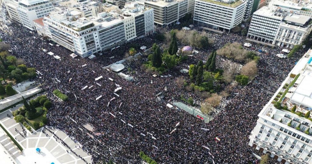 28 Φλεβάρη – Τρία χρόνια από την τραγωδία στα Τέμπη: «Παραλύει» αύριο η Ελλάδα – Ποιοι δεν θα δουλέψουν – Πως θα κινηθούν τα ΜΜΜ