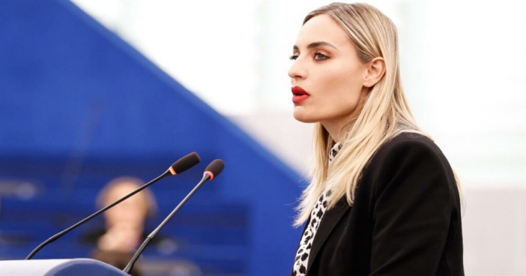 Ελεονώρα Μελέτη: «Θα κάνω ό,τι περνάει από το χέρι μου για να δω τις κοτούλες να λουφάζουν»