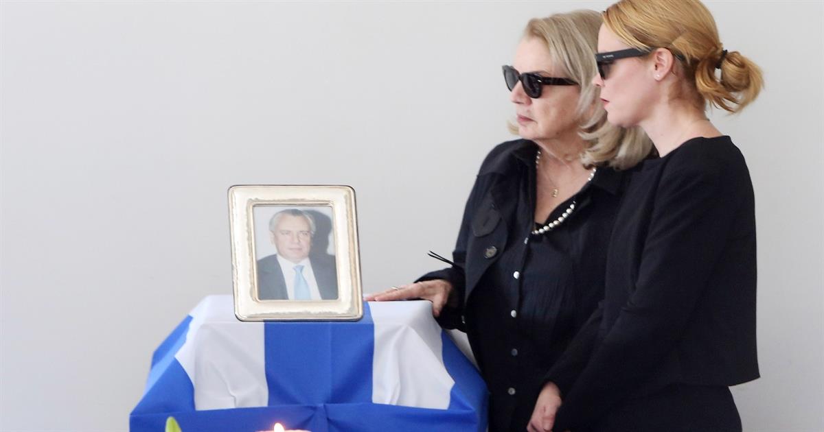 Το τελευταίο αντίο στον Αναστάση Παπαληγούρα: Συντετριμμένη η κόρη του, Λένα