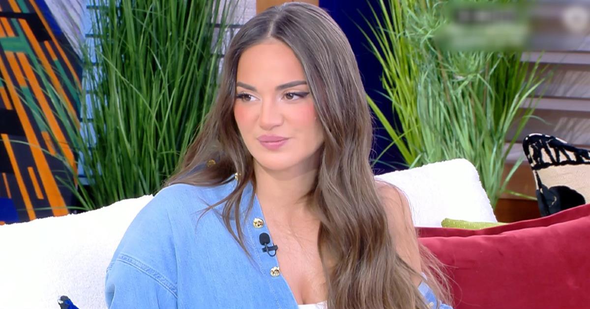 Ρία Ελληνίδου: «Μου τη σπάει να ασχολούνται με την προσωπική μου ζωή» – Η σχέση της και τα σeξιστικά συνθήματα