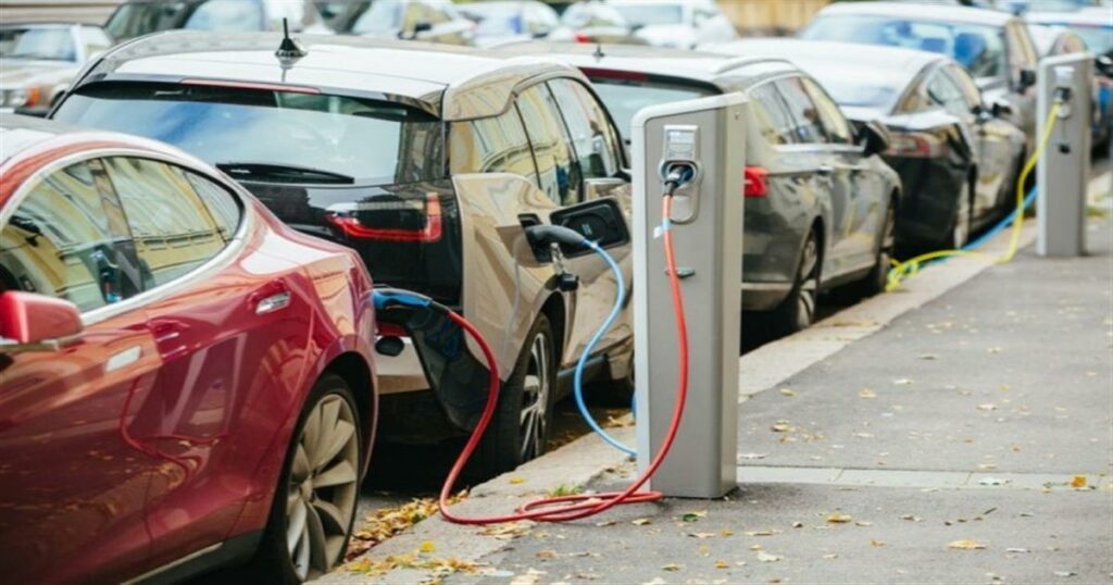 Μύθος με τα plug-in υβριδικά – Καίνε 3 φορές παραπάνω από όσα σου λένε