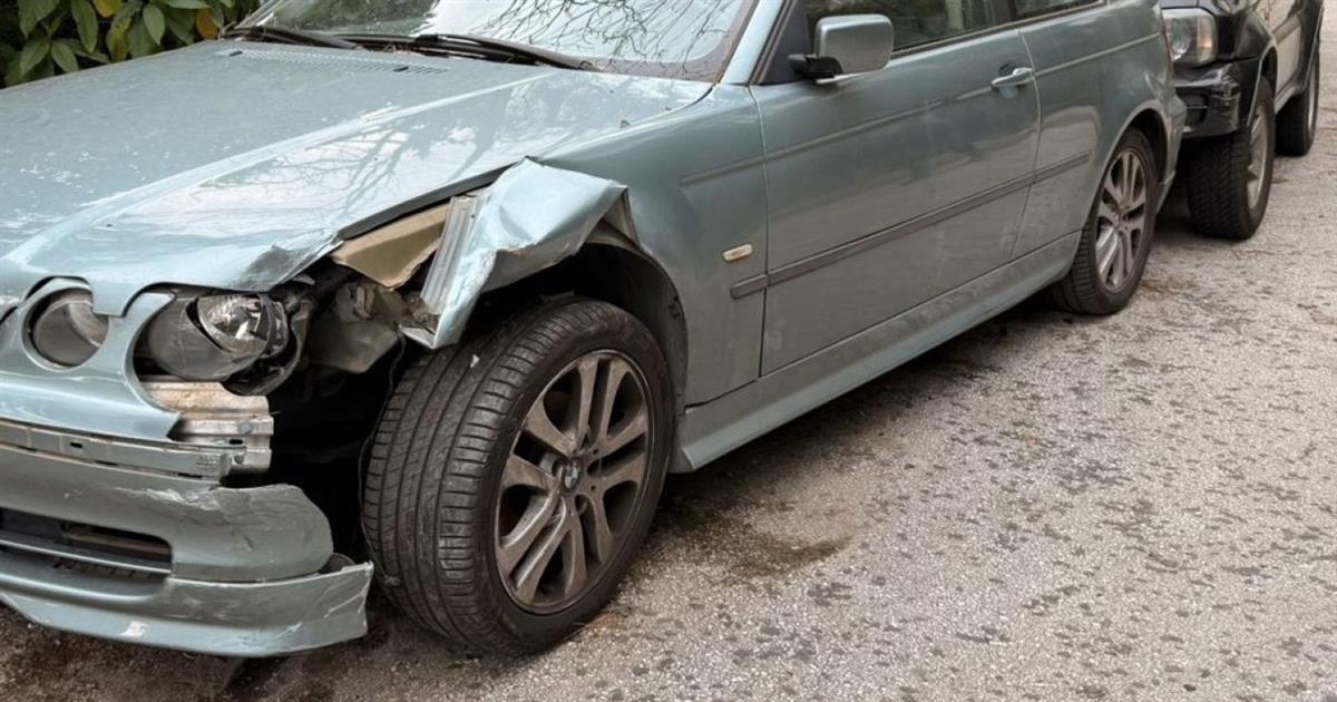 Μεθυσμένη τραγουδίστρια έπεσε με ΙΧ πάνω σε 5 αυτοκίνητα