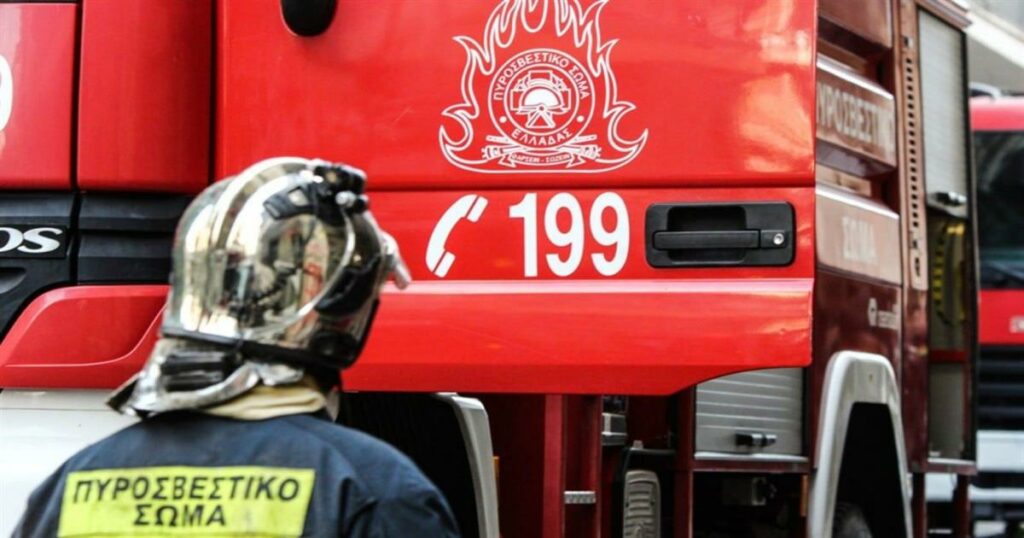 Φωτιά τώρα στα Σπάτα: Μεγάλη πυρκαγιά σε αποθήκη πασίγνωστης εταιρείας αθλητικών ειδών