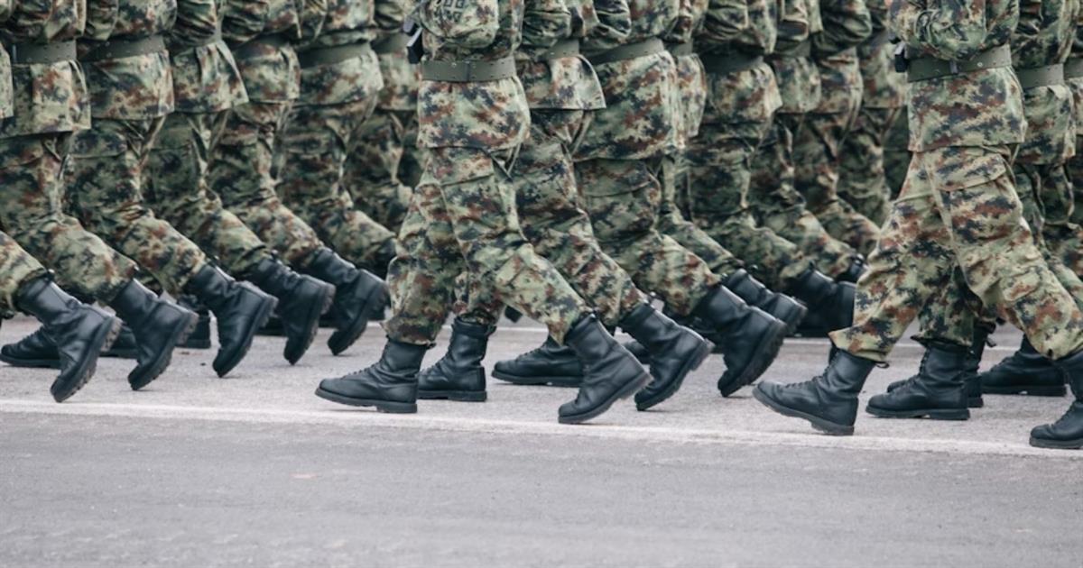 Η θητεία δεν αλλάζει τυχαία: 10 εβδομάδες η εκπαίδευση, 100 ευρώ η αποζημίωση για παραμεθόριο – Τι θέλει να πετύχει ο στρατός