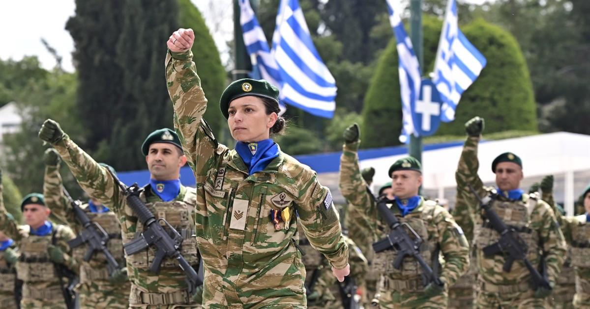 25η Μαρτίου: Ρίγη συγκίνησης στο Σύνταγμα – Φωτογραφίες και βίντεο από την στρατιωτική παρέλαση