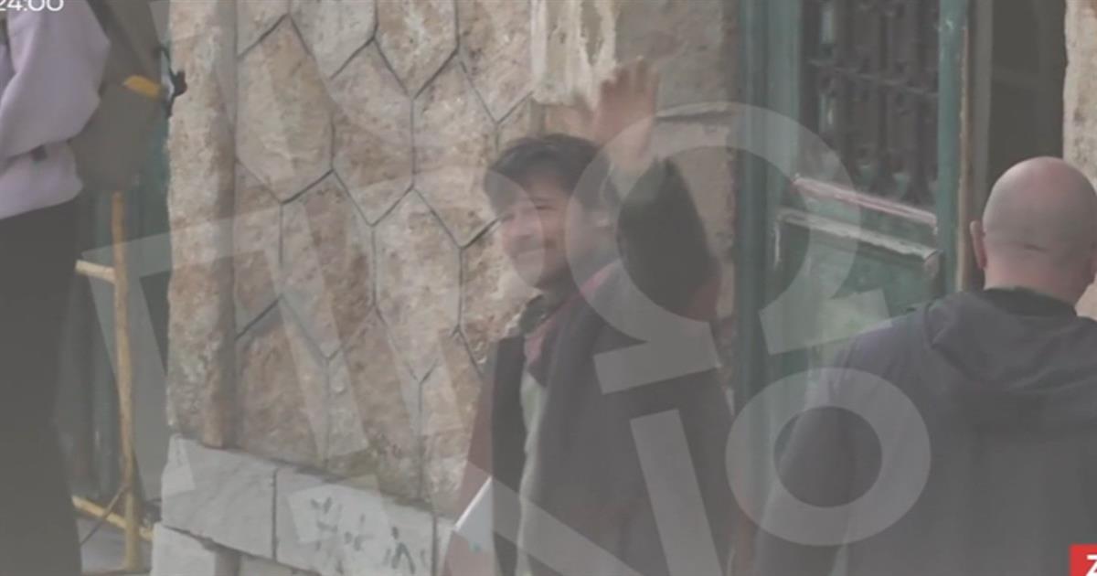Μπραντ Πιτ: Στη Χαλκίδα για τα γυρίσματα της νέας του ταινίας – Η στιγμή που χαιρετάει στην κάμερα