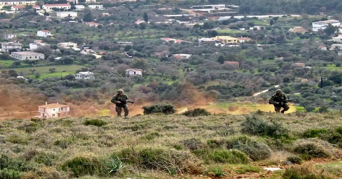 Έλληνες απαντούν για την επιστράτευση: «Το καθήκον μας καλεί» – «Δεν έχω κανένα λόγο να πολεμήσω»