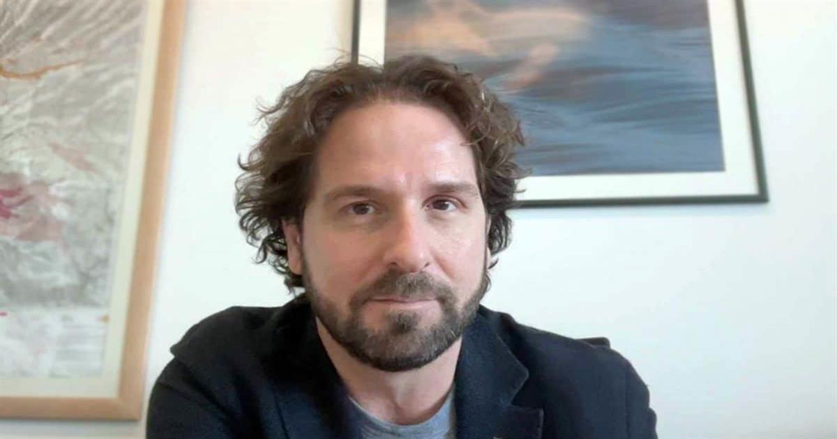 Ποιος είναι ο Νίκος Κοσματόπουλος που «πλακώθηκε» στον αέρα με τον Ευαγγελάτο;