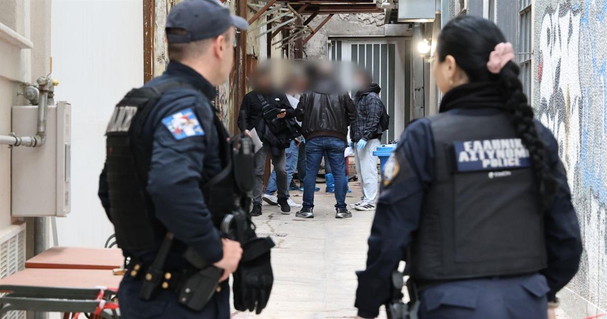 Θρίλερ στο κέντρο της Αθήνας: «Μίλησε» το βίντεο πριν τη μοιραία πτώση της 30χρονης –  Τα κρίσιμα λεπτά πριν τον θάνατο