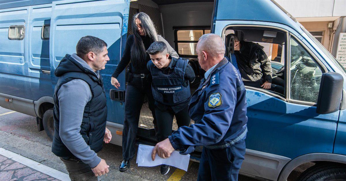 Μουρτζούκου: Στην ανακρίτρια Αμαλιάδας αυτή την στιγμή – Η μόνη λέξη που ψέλλισε στις κάμερες με θάρρος (Βίντεο)