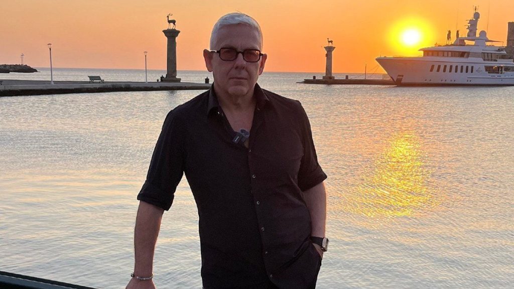 “Χωρις ηθική και χωρίς ενσυναίσθηση” – Άγριο κράξιμο Τάσου Δούση για γάμο Οικονομάκου