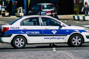 Σοκ: Αστυνομικός πυροβόλησε τη σύζυγό του και έβαλε τέλος στη ζωή του