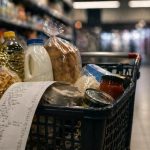 Κάνουν ουρές οι πελάτες, γεμίζουν καρότσια: Άνοιξε σούπερ μάρκετ όπου όλα κοστίζουν 1 ευρώ – Οι γνωστές μάρκες που βρίσκεις μέσα