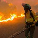 ΣΥΝΑΓΕΡΜΟΣ ΤΩΡΑ – ΑΝΕΞΕΛΕΓΚΤΗ ΜΕΓΑΛΗ ΦΩΤΙΑ ΚΑΙΕΙ ΤΑ ΠΑΝΤΑ – ΑΝΑΦΟΡΕΣ ΓΙΑ ΝΕΚΡΟΥΣ ΚΑΙ ΤΡΑΥΜΑΤΙΕΣ