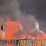 Πύρινη κόλαση χωρίς τέλος: Η μεγαλύτερη φωτιά στη σύγχρονη ιστορία – Πάνω από 100 σπίτια έγιναν στάχτη, δεν το πιστεύουν οι κάτοικοι