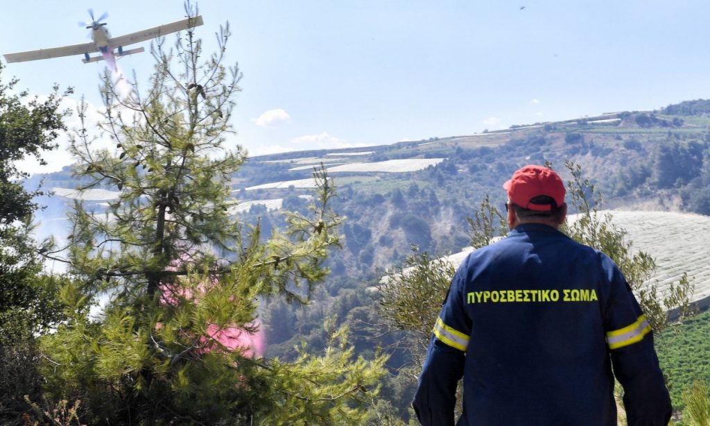 Φωτιά τώρα στην Κερατέα Αττικής