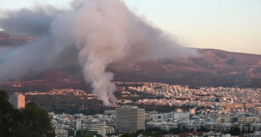 Έκτακτο Τώρα: Μεγάλη φωτιά στην Αθήνα – Ακούγονται εκρήξεις, ήχησε το 112