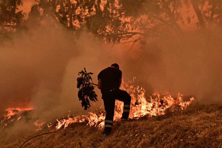 Φωτιά τώρα στιςΝεραντζιές, εστάλη 112 για ετοιμότητα