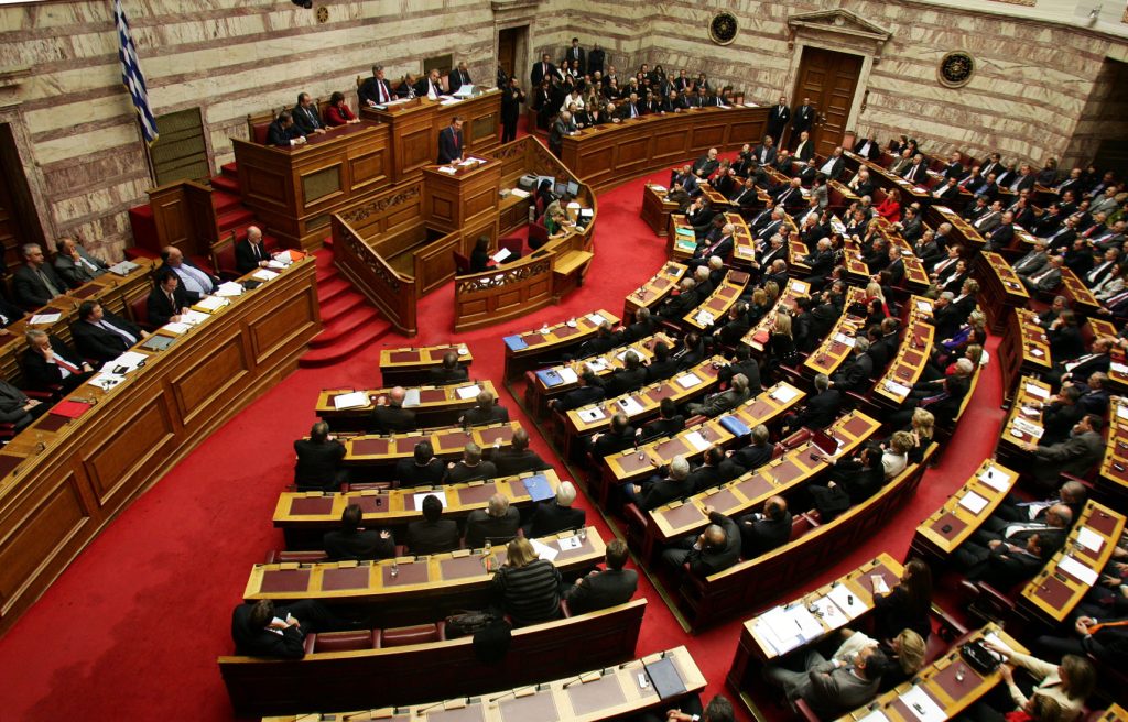 Η νεότερη βουλευτής της Ελλάδας: Η Μυρτώ Κοροβέση ορκίστηκε στη Βουλή – Η ηλικία που προκαλεί αίσθηση