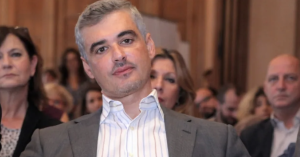 Ερωτευμένος ξανά ο Άρης Σπηλιωτόπουλος – Αυτή είναι η εντυπωσιακή 26χρονη σύντροφός του που συζητούν όλοι