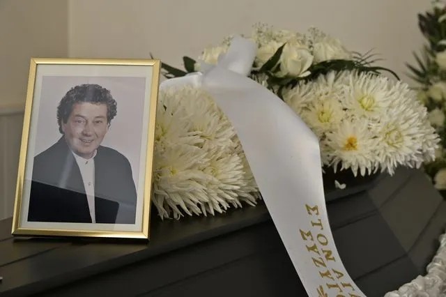 Κηδεία “Ταμτάκου” Τώρα: «Πάγωσαν» συγγενείς και φίλοι με αυτό που έκανε ο γιος του όταν ήρθε το φέρετρο
