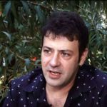 19 χρόνια μετά το «Ευτυχισμένοι Μαζί»: Ο Πέτρος Μπουσουλόπουλος εμφανίστηκε ξανά και συγκίνησε τους πάντες – Δείτε πώς είναι σήμερα