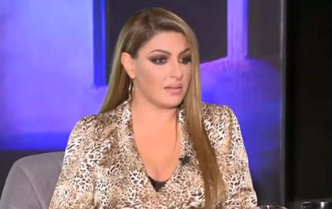 Σε αμόκ η Έλενα Παπαρίζου: «Έχε χάρη που κρατούσα τον πατέρα μου γιατί θα είχε φάει πολύ ξύλο»