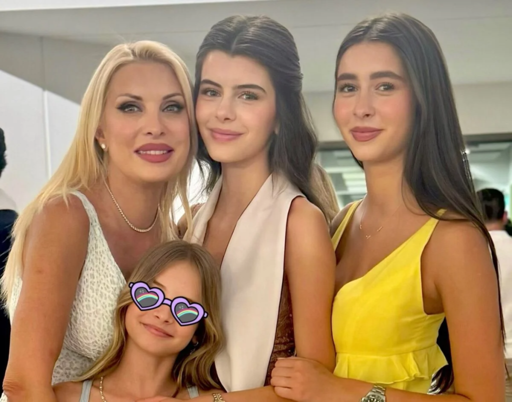 Κανείς δεν γνώριζε: Αυτή είναι η κόρη της Ελένης Μενεγάκη που ζει μακριά από τα φώτα – Η ζωή της στο εξωτερικό και η αυστηρή απαγόρευση