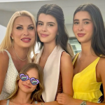 Κανείς δεν γνώριζε: Αυτή είναι η κόρη της Ελένης Μενεγάκη που ζει μακριά από τα φώτα – Η ζωή της στο εξωτερικό και η αυστηρή απαγόρευση