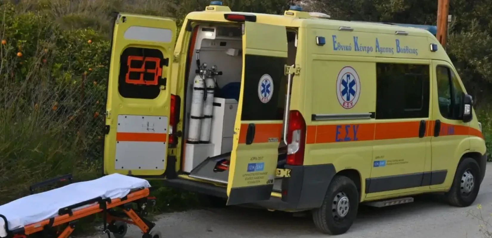 ΣΟΚ ΣΤΗΝ ΕΛΛΑΔΑ: 16ΧΡΟΝΗ ΕΠΑΘΕ ΚΑΡΔΙΑΚΗ ΑΝΑΚΟΠΗ ΜΠΡΟΣΤΑ ΣΤΑ ΜΑΤΙΑ ΤΗΣ ΜΙΚΡΗΣ ΑΔΕΡΦΟΥΛΑΣ ΤΗΣ