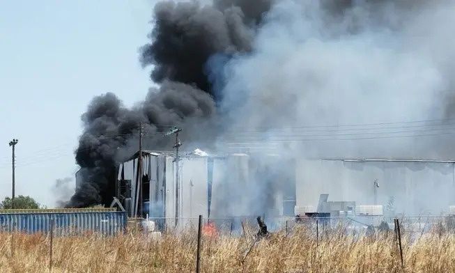 ΕΚΤΑΚΤΟ ΓΙΑ ΤΗΝ ΙΣΧΥΡΗ ΕΚΡΗΞΗ ΣΤΟ ΕΡΓΟΣΤΑΣΙΟ ΠΟΥ ΠΑΡΑΓΕΙ ΓΝΩΣΤΟ ΞΥΔΙ – ΝΕΚΡΟΣ ΕΝΑΣ 25ΧΡΟΝΟΣ – ΘΡΗΝΟΣ ΣΕ ΟΛΗ ΤΗΝ ΧΩΡΑ ΞΑΝΑ