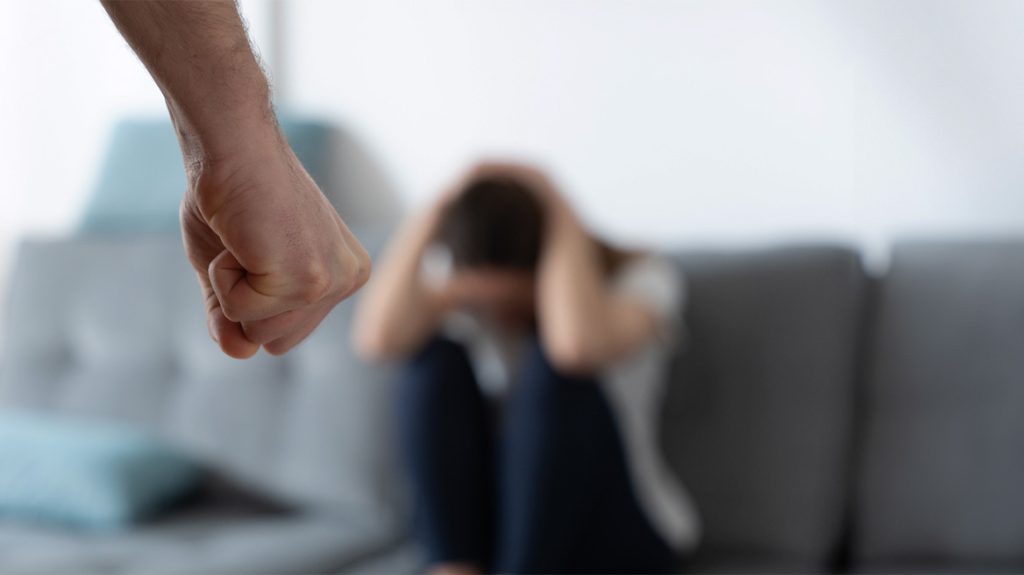 Φρίκη στην Καλλιθέα: 28χρονος ξυλοκόπησε την έγκυο σύντροφό του – Το μωρό δεν τα κατάφερε