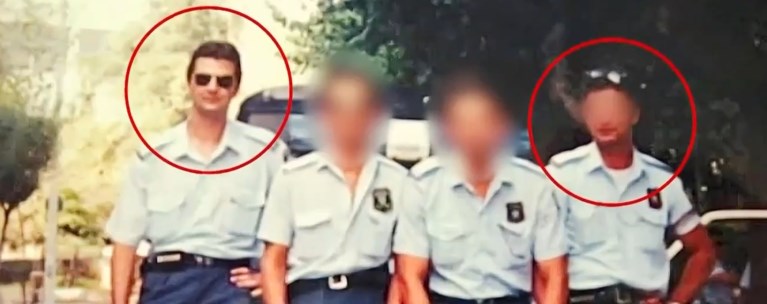 «Η μάνα τους έλεγε πως θα τους πάρει ο διάβολος αν βρεθούν με γυναίκα»: ΣΟΚ με την αποκάλυψη Μπαλάσκα για τους δίδυμους πρώην αστυνομικούς – Ήταν νεκρός μέσα στο σπίτι για μέρες