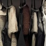Γιατί πρέπει να αλλάζετε ρούχα μόλις μπαίνετε στο σπίτι