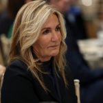 Όλοι κοιτούσαν τη Μαρέβα: Η εμφάνιση με μαύρο φόρεμα και εντυπωσιακά ψηλοτάκουνα στο πλευρό του Μητσοτάκη που έκλεψε τις εντυπώσεις