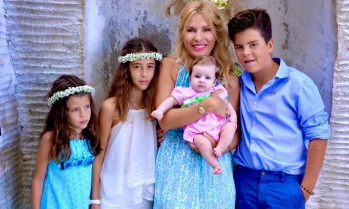 Οι κόρες του… Πανεπιστημίου και ο γιος… ταβερνιάρης: Τι δουλειά κάνει ο Άγγελος Λάτσιος και η Μενεγάκη το κρατά μακριά από τα φώτα της δημοσιότητας