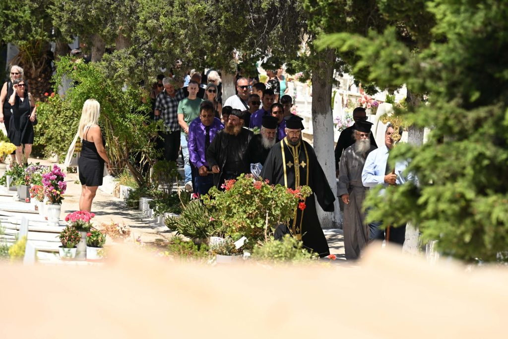 ΣΟΚ ΤΩΡΑ ΣΤΗΝ ΚΗΔΕΙΑ ΤΗΣ 41ΧΡΟΝΗΣ ΣΤΗΝ ΣΥΡΟ – ΔΕΝ ΤΟ ΧΩΡΑΕΙ Ο ΝΟΥΣ ΑΥΤΟ ΠΟΥ ΣΥΝΕΒΗ ΕΞΩ ΑΠΟ ΤΟ ΝΕΚΡΟΤΑΦΕΙΟ