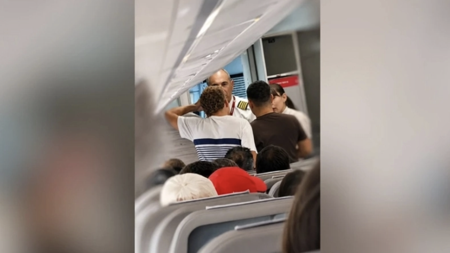 ΕΚΤΑΚΤΟ ΤΩΡΑ στο Ελευθέριος Βενιζέλος: Αγωνία για επιβάτες αναγκαστική προσγείωση μετά από ένδειξη φωτιάς