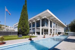 Ευκαιρία για δουλειά στην Αθήνα: Η Αμερικανική Πρεσβεία άνοιξε προσλήψεις – Οι ειδικότητες και οι αποδοχές