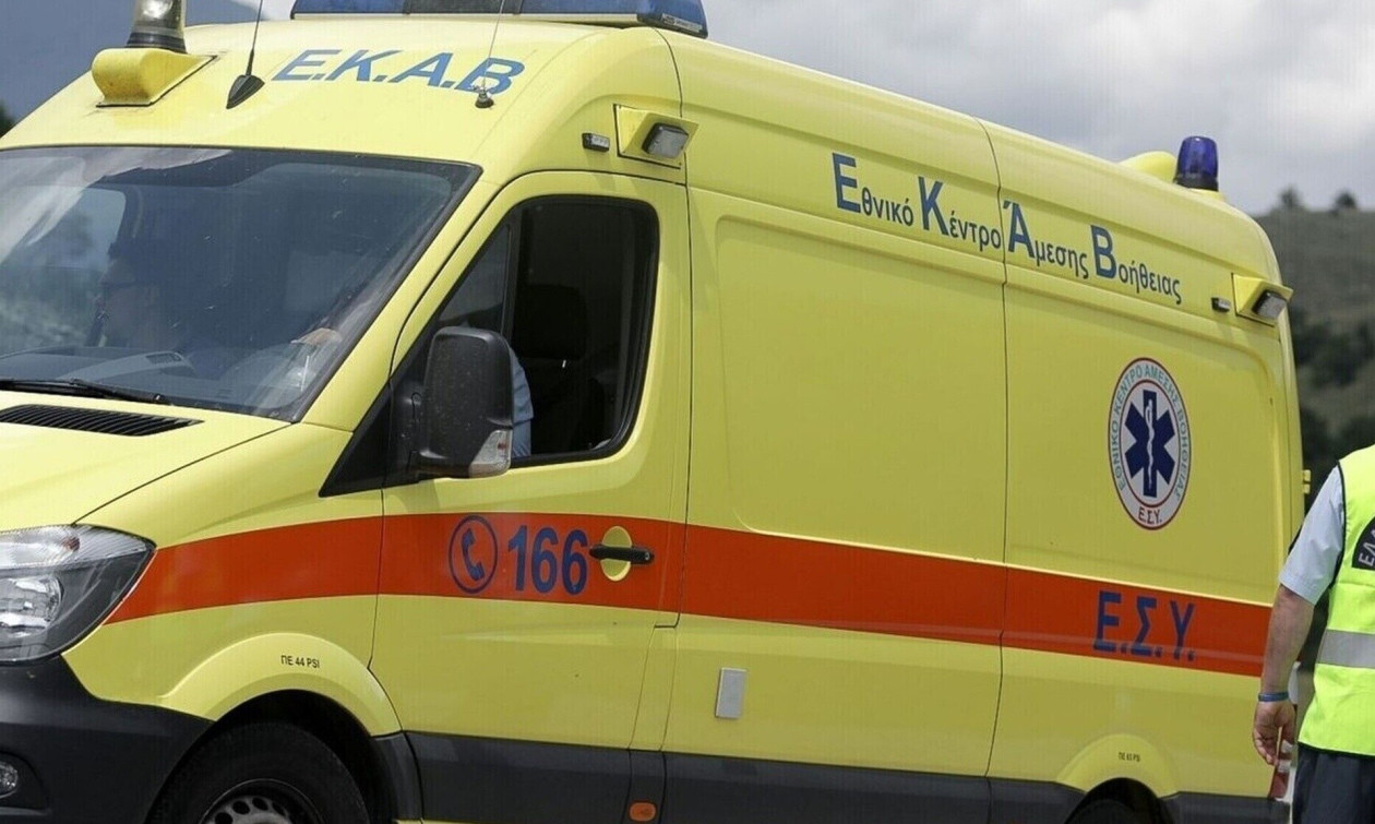 «Γιατί δεν ήρθες να πάρεις το παιδί μου;»: Οικογενειακή τραγωδία στην Λαμία, μητέρα κρατούσε στην αγκαλιά της πάνω από ένα 24ωρο τον νεκρό γιο της